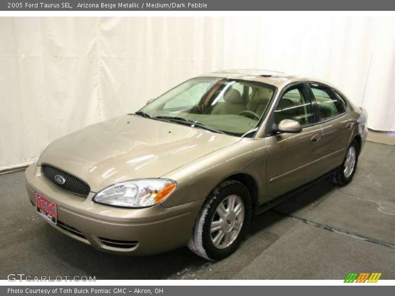 Front 3/4 View of 2005 Taurus SEL