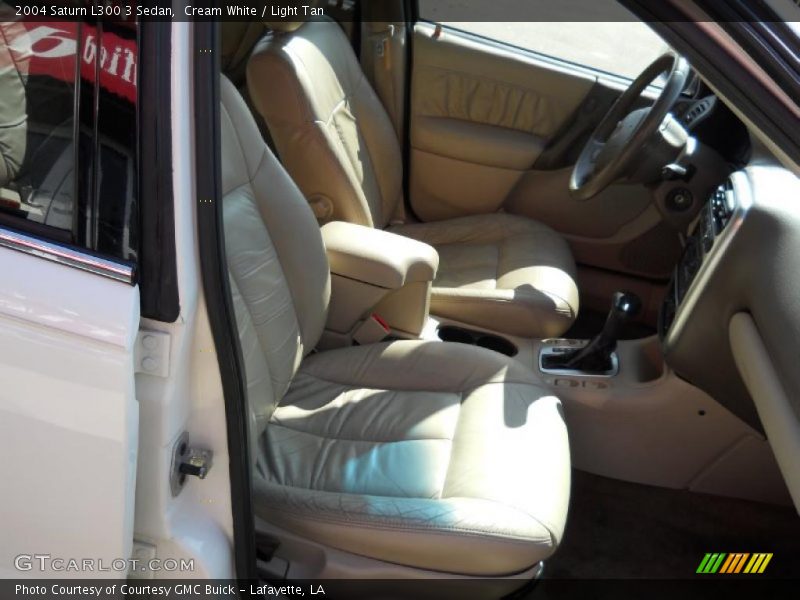 Cream White / Light Tan 2004 Saturn L300 3 Sedan