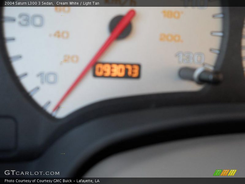 Cream White / Light Tan 2004 Saturn L300 3 Sedan