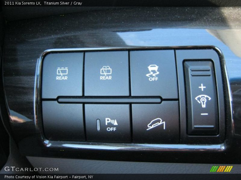 Titanium Silver / Gray 2011 Kia Sorento LX