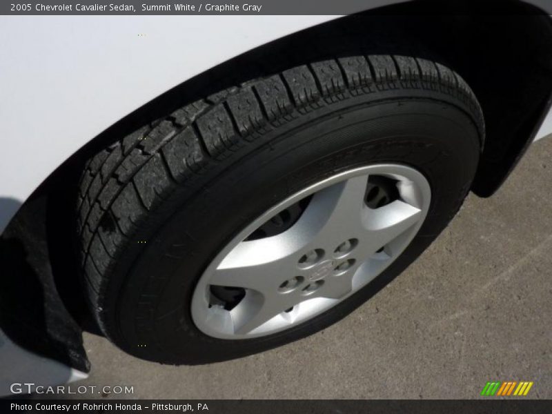 Summit White / Graphite Gray 2005 Chevrolet Cavalier Sedan