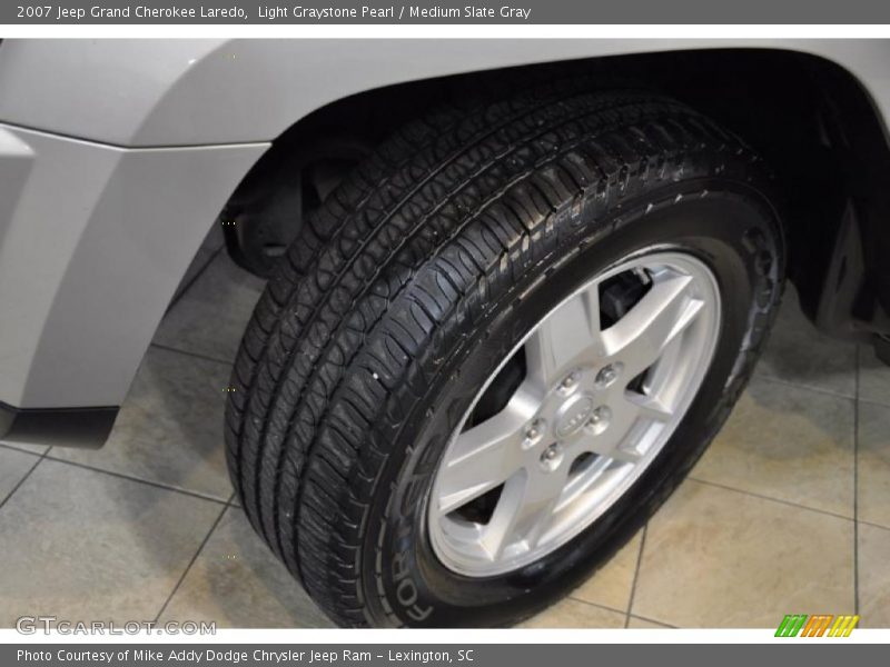 Light Graystone Pearl / Medium Slate Gray 2007 Jeep Grand Cherokee Laredo