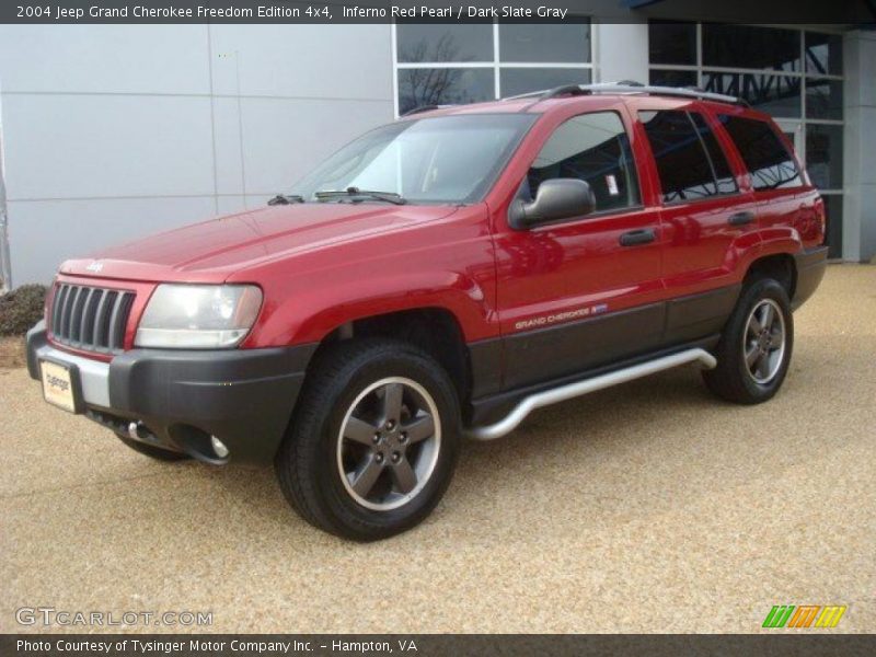 Front 3/4 View of 2004 Grand Cherokee Freedom Edition 4x4