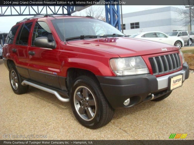 Front 3/4 View of 2004 Grand Cherokee Freedom Edition 4x4