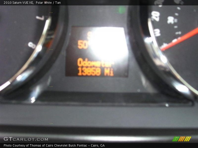 Polar White / Tan 2010 Saturn VUE XE