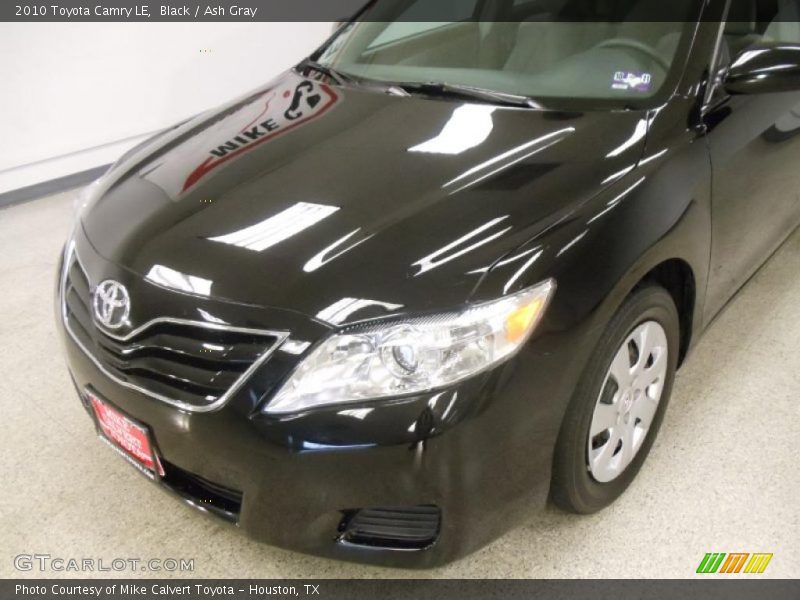 Black / Ash Gray 2010 Toyota Camry LE