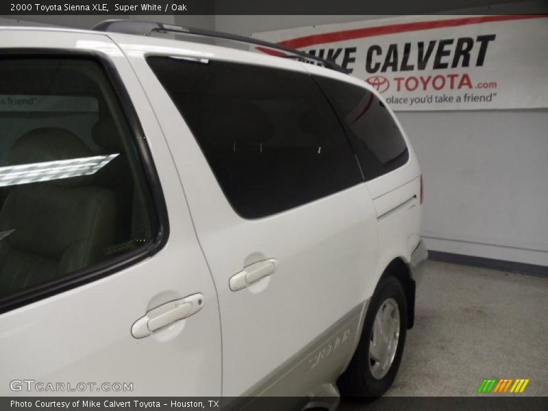 Super White / Oak 2000 Toyota Sienna XLE