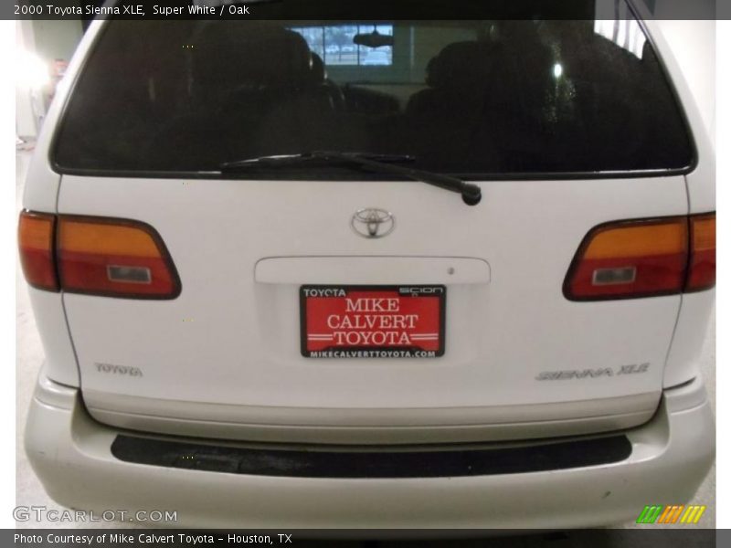 Super White / Oak 2000 Toyota Sienna XLE