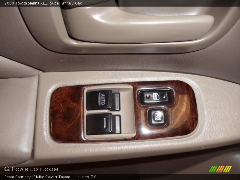 Super White / Oak 2000 Toyota Sienna XLE