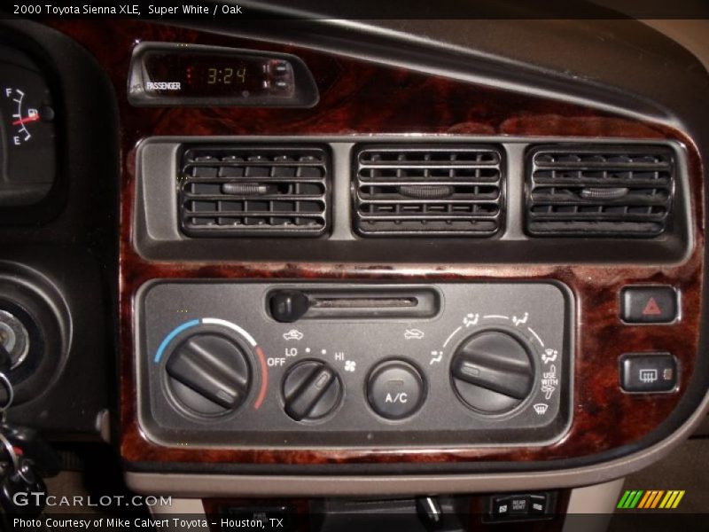Super White / Oak 2000 Toyota Sienna XLE