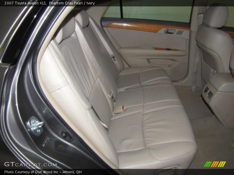 Phantom Gray Pearl / Ivory 2007 Toyota Avalon XLS