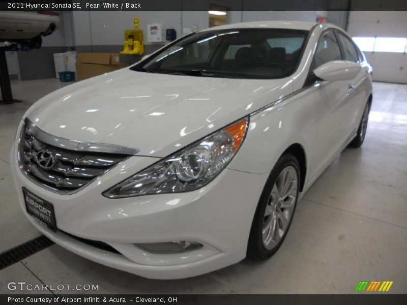 Pearl White / Black 2011 Hyundai Sonata SE