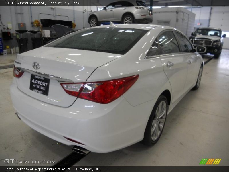 Pearl White / Black 2011 Hyundai Sonata SE