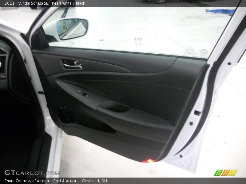 Pearl White / Black 2011 Hyundai Sonata SE