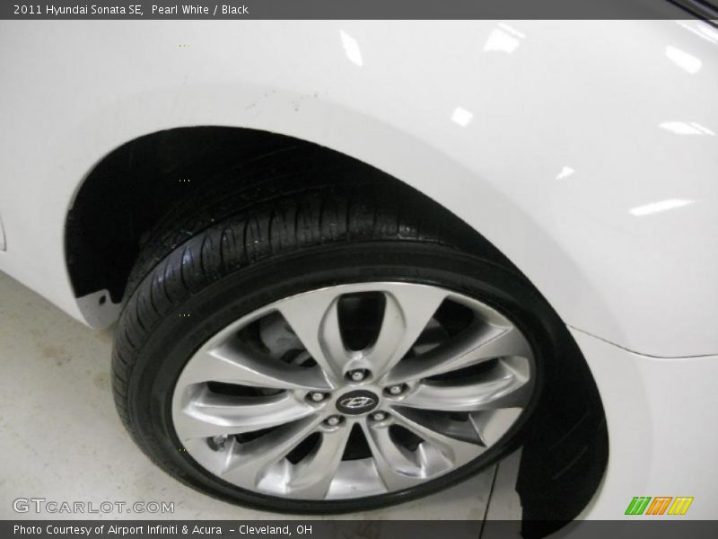 Pearl White / Black 2011 Hyundai Sonata SE