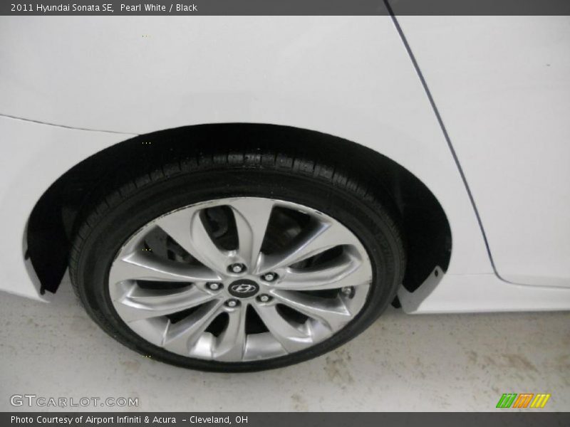 Pearl White / Black 2011 Hyundai Sonata SE