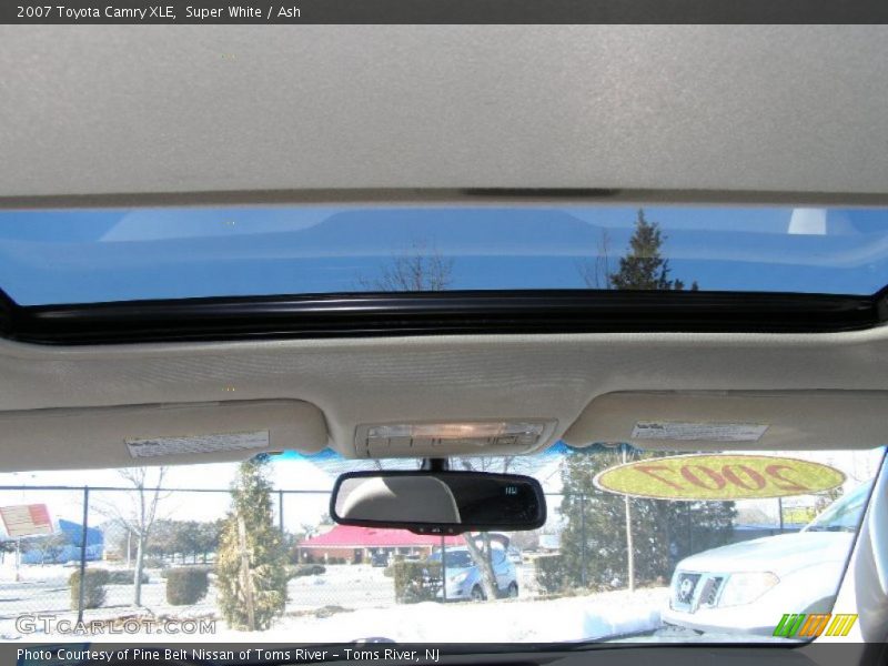 Super White / Ash 2007 Toyota Camry XLE