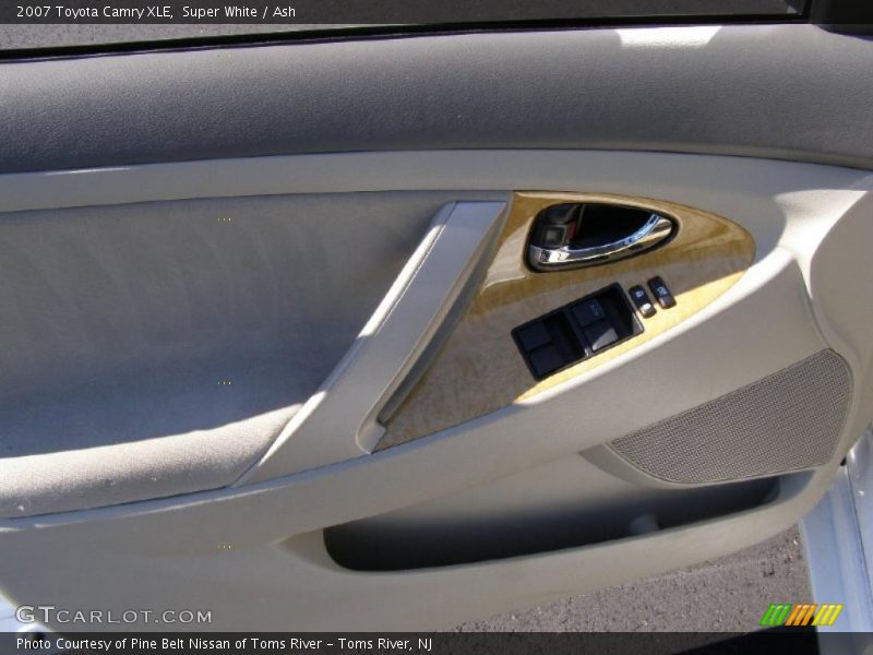 Super White / Ash 2007 Toyota Camry XLE