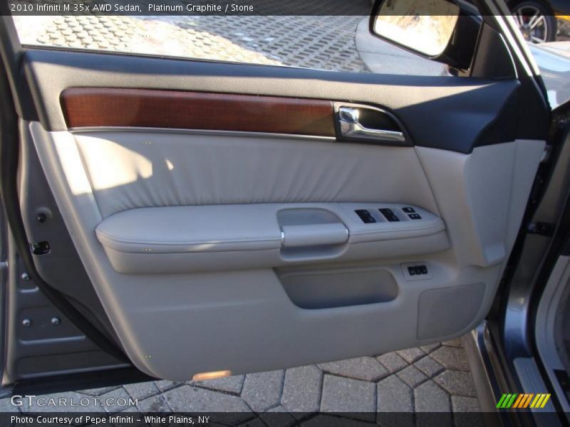 Door Panel of 2010 M 35x AWD Sedan