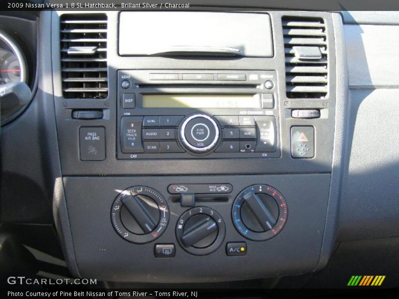 Brillant Silver / Charcoal 2009 Nissan Versa 1.8 SL Hatchback
