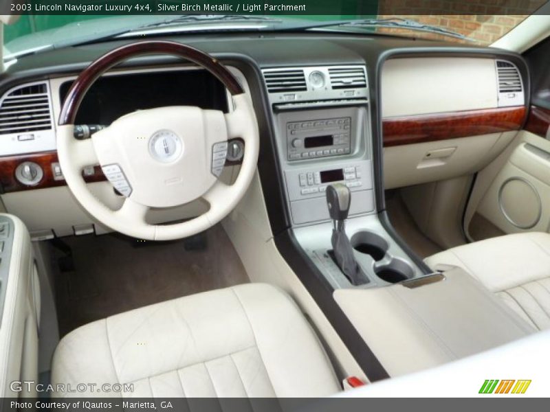 Silver Birch Metallic / Light Parchment 2003 Lincoln Navigator Luxury 4x4