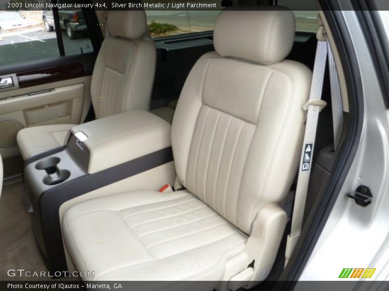 Silver Birch Metallic / Light Parchment 2003 Lincoln Navigator Luxury 4x4