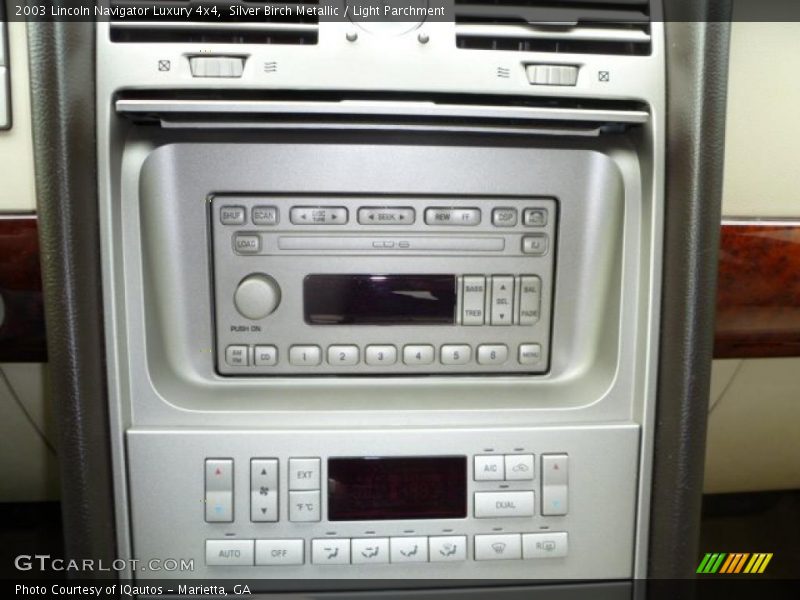 Silver Birch Metallic / Light Parchment 2003 Lincoln Navigator Luxury 4x4