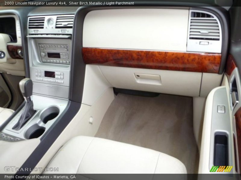 Silver Birch Metallic / Light Parchment 2003 Lincoln Navigator Luxury 4x4