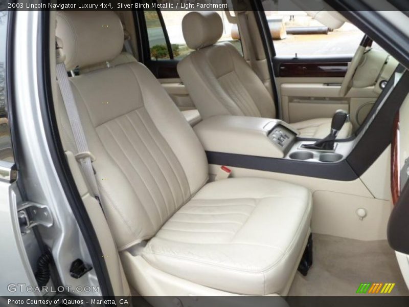 Silver Birch Metallic / Light Parchment 2003 Lincoln Navigator Luxury 4x4