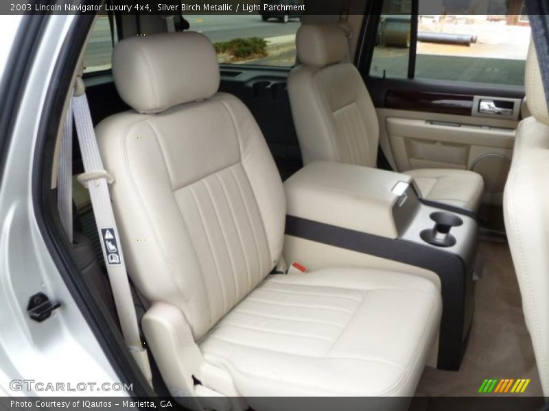 Silver Birch Metallic / Light Parchment 2003 Lincoln Navigator Luxury 4x4