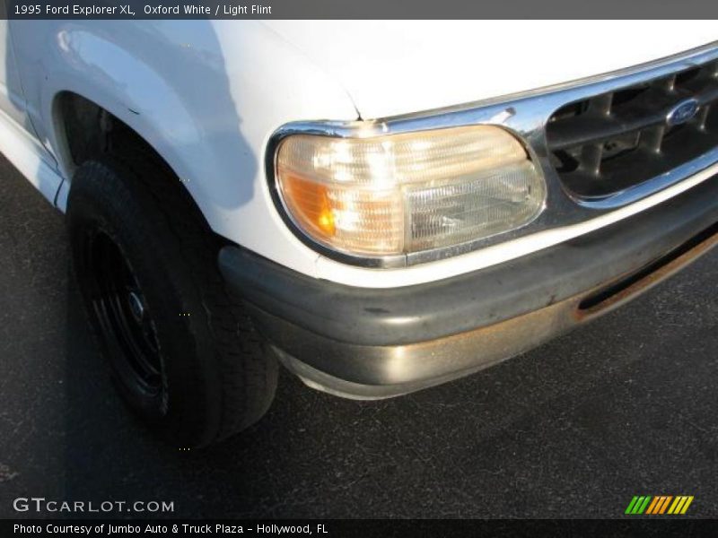Oxford White / Light Flint 1995 Ford Explorer XL