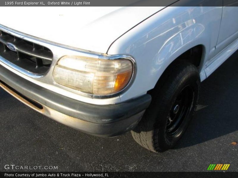Oxford White / Light Flint 1995 Ford Explorer XL