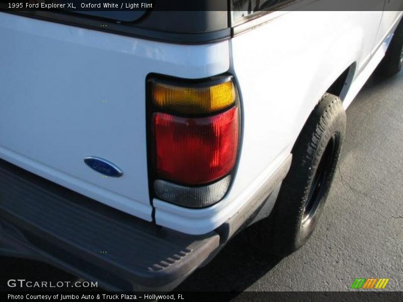 Oxford White / Light Flint 1995 Ford Explorer XL