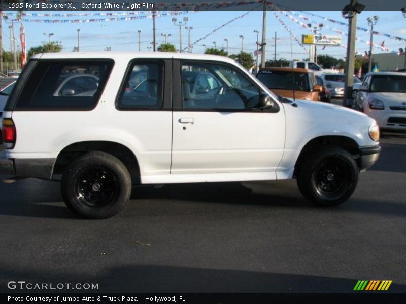 Oxford White / Light Flint 1995 Ford Explorer XL