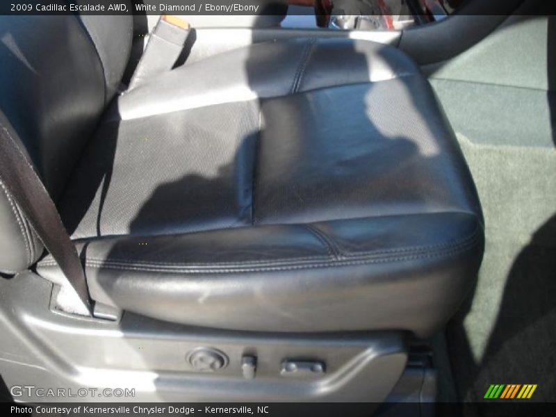 White Diamond / Ebony/Ebony 2009 Cadillac Escalade AWD