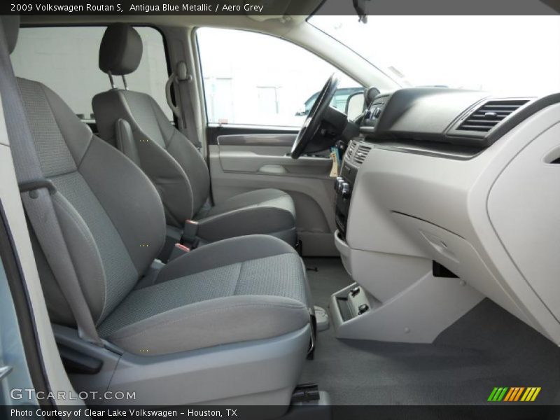  2009 Routan S Aero Grey Interior