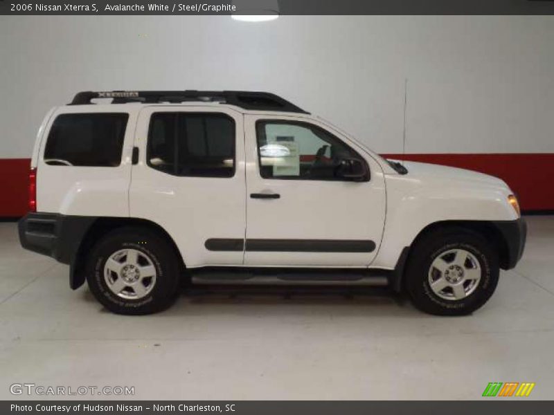 Avalanche White / Steel/Graphite 2006 Nissan Xterra S
