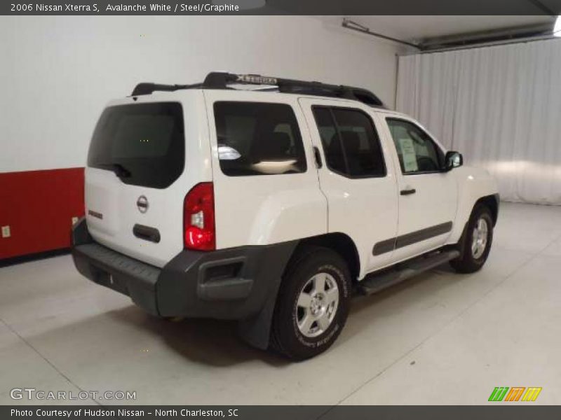 Avalanche White / Steel/Graphite 2006 Nissan Xterra S