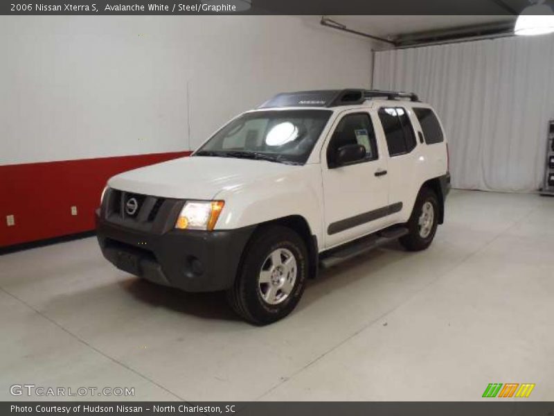 Avalanche White / Steel/Graphite 2006 Nissan Xterra S