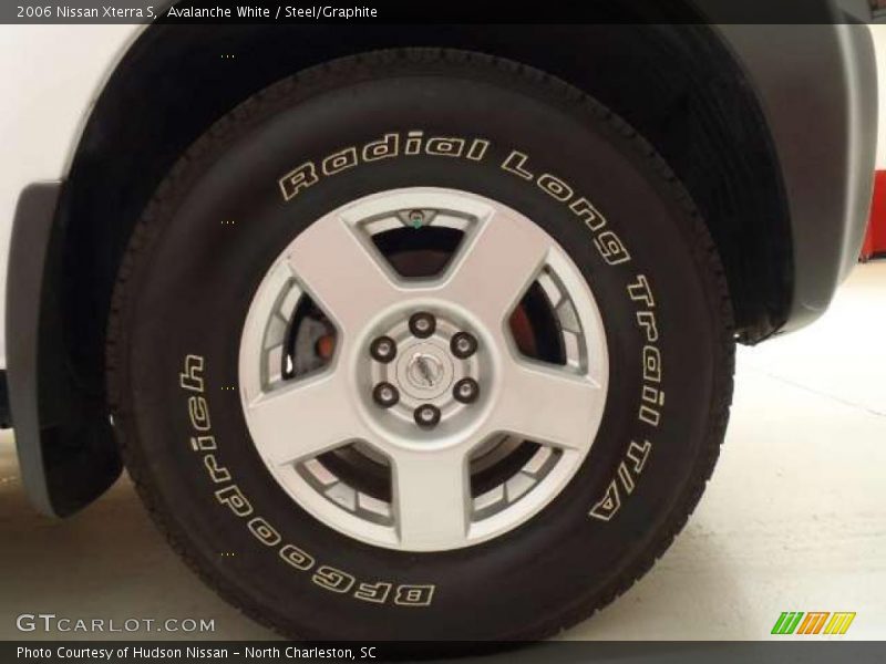 Avalanche White / Steel/Graphite 2006 Nissan Xterra S