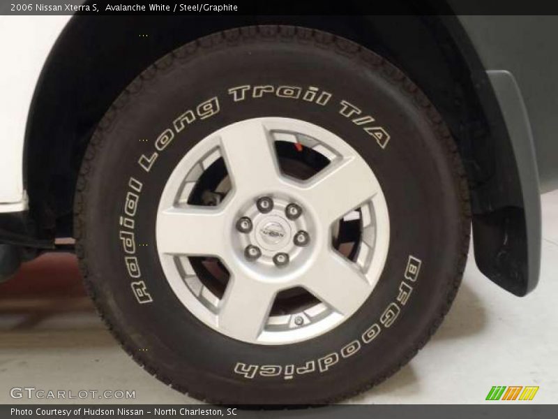 Avalanche White / Steel/Graphite 2006 Nissan Xterra S