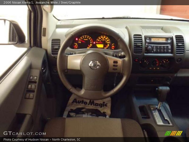 Avalanche White / Steel/Graphite 2006 Nissan Xterra S