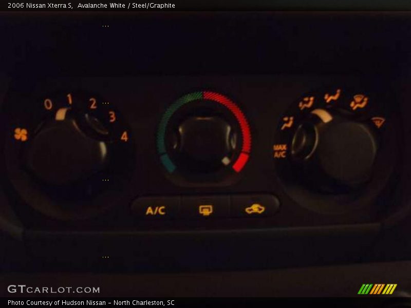 Avalanche White / Steel/Graphite 2006 Nissan Xterra S