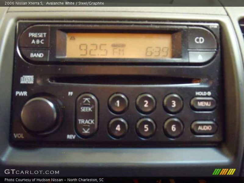 Avalanche White / Steel/Graphite 2006 Nissan Xterra S