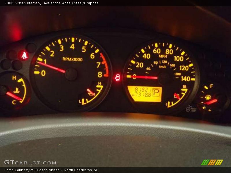 Avalanche White / Steel/Graphite 2006 Nissan Xterra S