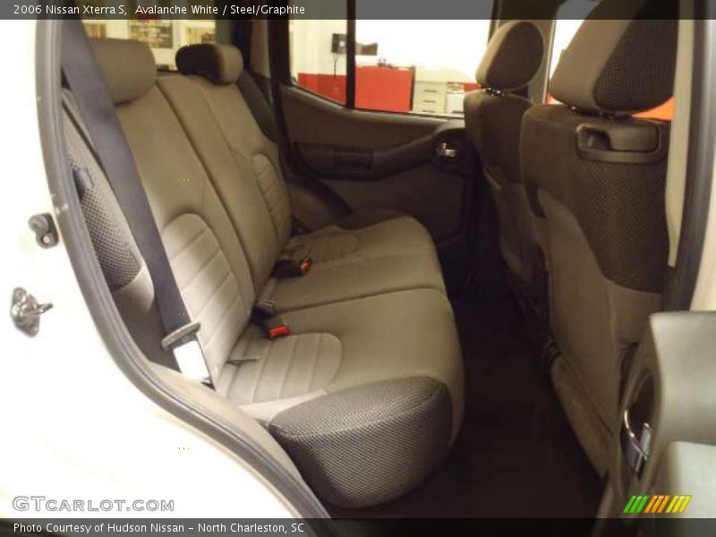 Avalanche White / Steel/Graphite 2006 Nissan Xterra S