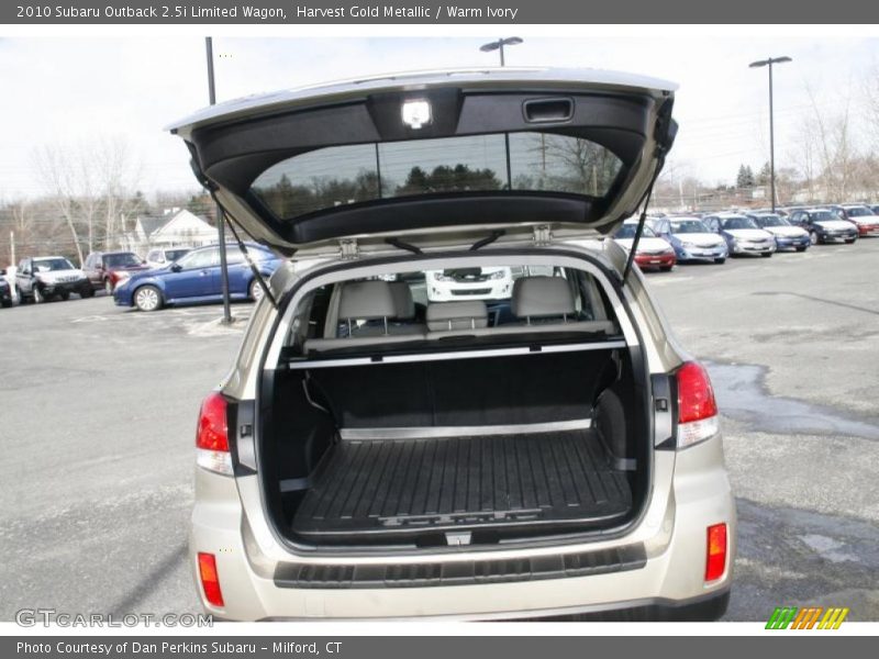 Harvest Gold Metallic / Warm Ivory 2010 Subaru Outback 2.5i Limited Wagon