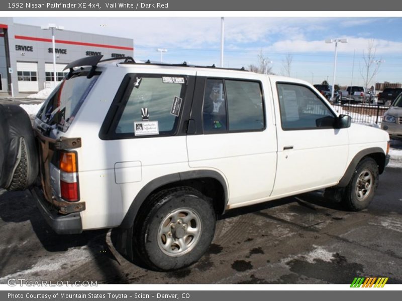 Vail White / Dark Red 1992 Nissan Pathfinder XE 4x4