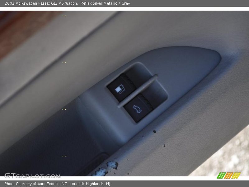 Reflex Silver Metallic / Grey 2002 Volkswagen Passat GLS V6 Wagon