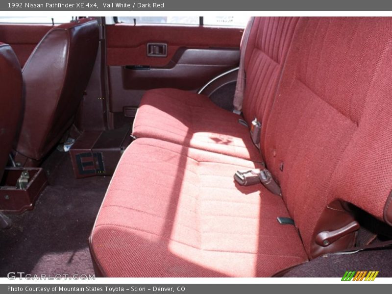 Vail White / Dark Red 1992 Nissan Pathfinder XE 4x4